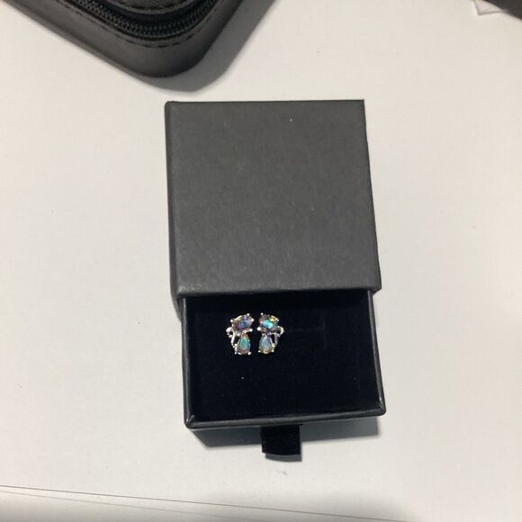 - 😺Petite Tiny Sterling Silver (925) Iridescent Diamond Cat Earrings💎 - Picture 7 of 16